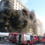 Depoda çıkan yangın 10 katlı apartmanı sardı