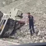 Freni patlayan TIR’dan atlayan sürücü öldü, 2 kişi yaralandı