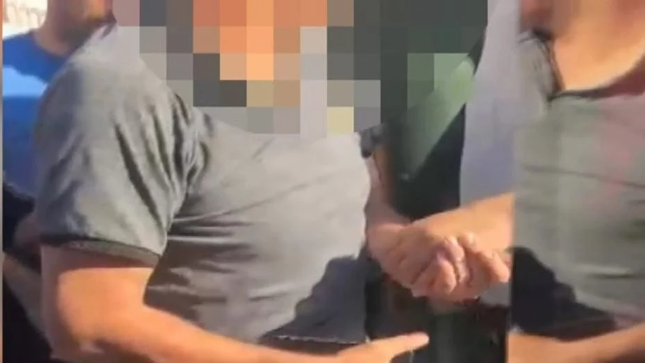 Tramvayda taciz iddiası: Durumu farkeden yolcular, şüpheliyi darbetti