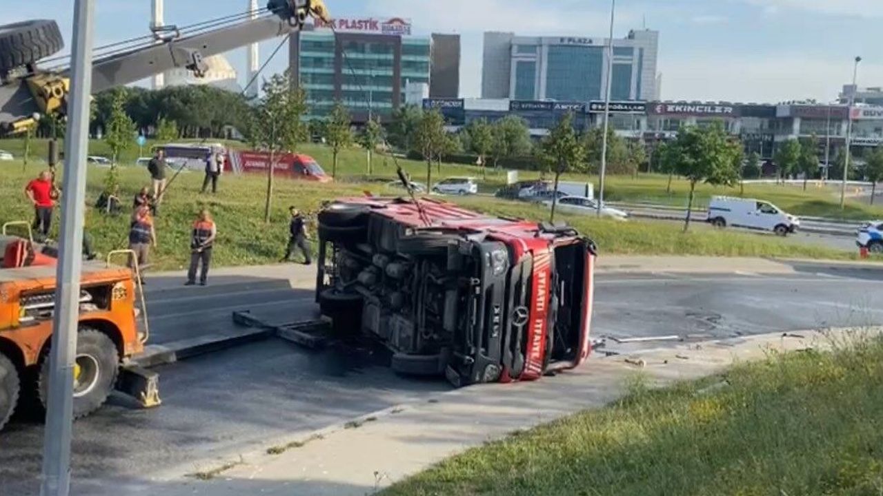 Yangından dönen itfaiye aracı devrildi: 3 itfaiye eri yaralandı