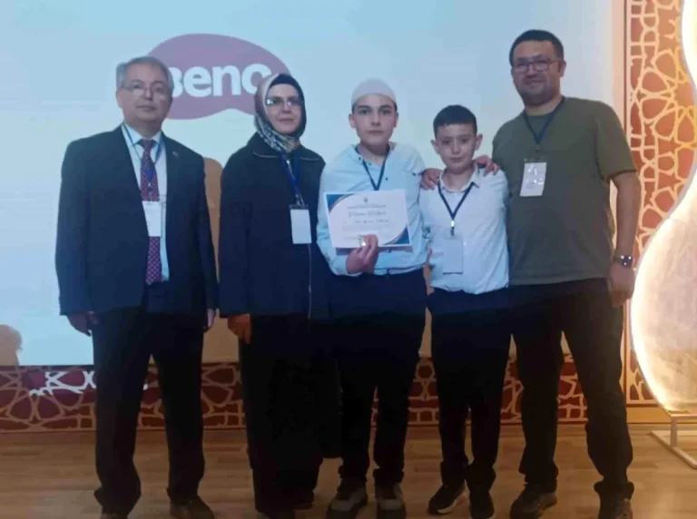 Afyon Lisesi Öğrencisi Sami Yusuf Atalık'tan Büyük Başarı: Kur'an-ı Kerim Okuma Yarışması'nda Türkiye Finalinde