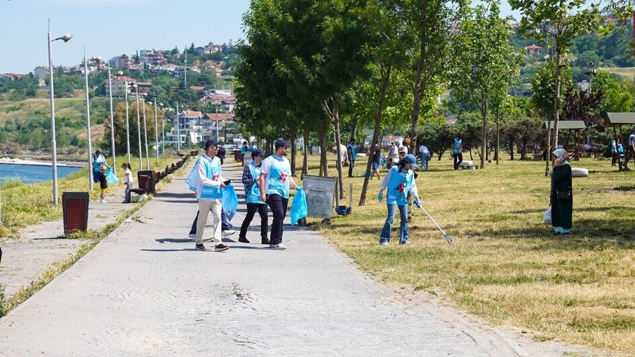 Beylikdüzü’nde Dünya Çevre Günü’ne özel kıyı temizliği
