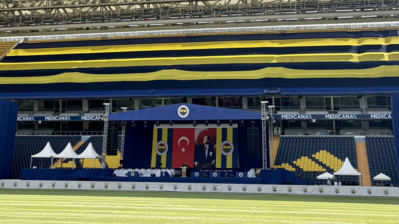 Fenerbahçe’de seçim günü: Hakan Safi ve Aziz Yıldırım başkanlık için yarışıyor