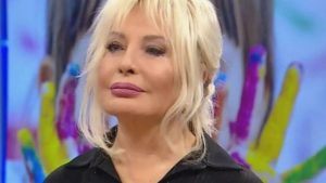 Emel Sayın, konserlerini erteledi