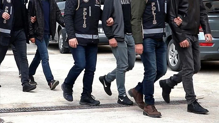 Seferihisar Belediyesi’ne operasyon. Başkan Yardımcısı Gökhan Pehlivan dahil 15 kişi gözaltında