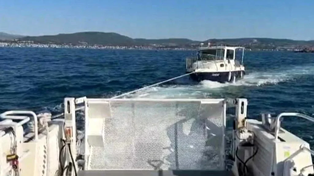 İzmir’de Sahil Güvenlik’ten iki ayrı operasyon: 3 kişi kurtarıldı, 18 göçmen yakalandı