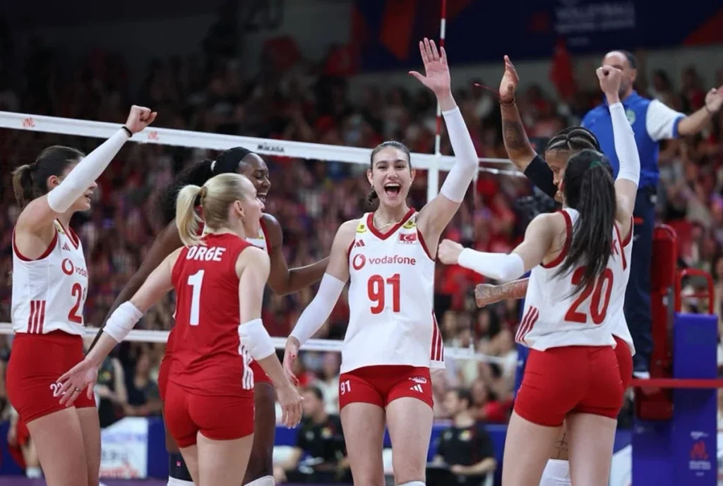 İzmir’in voleyboldaki gururu Defne
