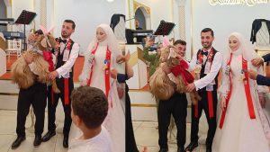 Düğünde yok artık dedirten takı töreni