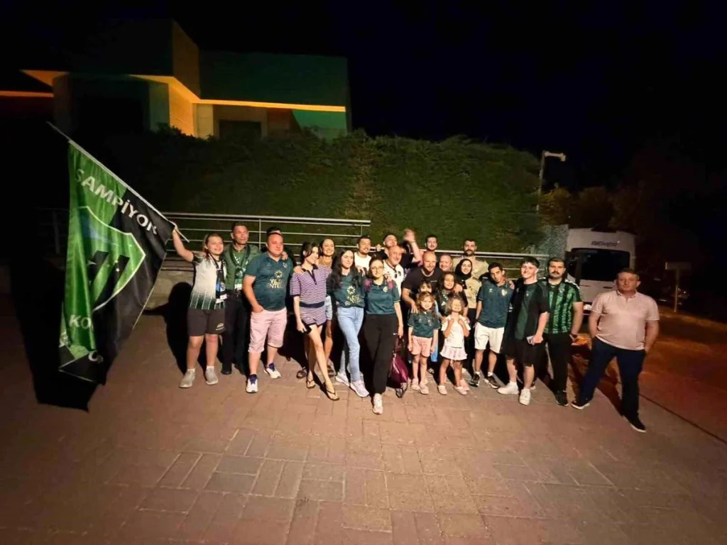 Kocaelispor taraftarlarından kaptanlarına büyük sürpriz, tarihe geçen veda