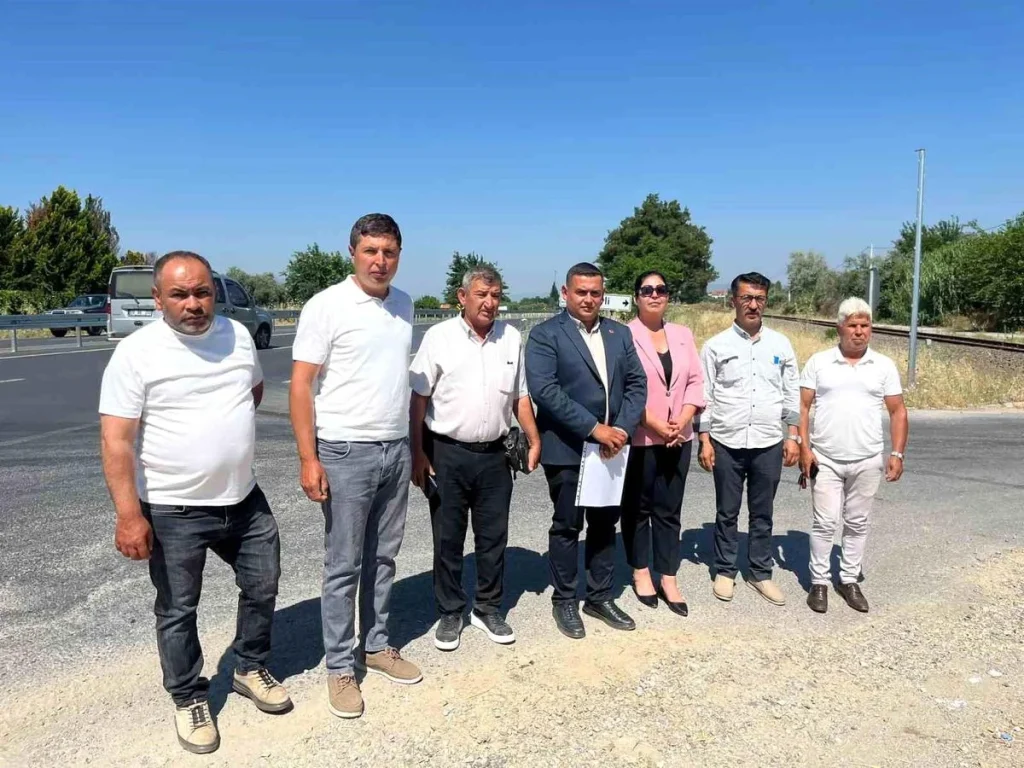 Muhtarlardan karayollarına refüj tepkisi