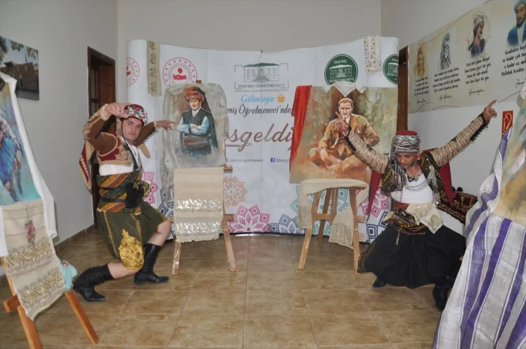 Ödemiş’te “Efelerle Zafere Ödemiş İlkurşun” resim sergisi açıldı