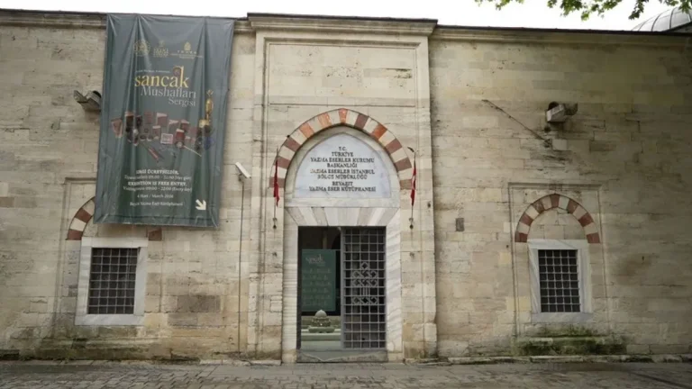 Osmanlı'nın savaş meydanlarından günümüze: Sancak Mushafları Beyazıt'ta sergileniyor