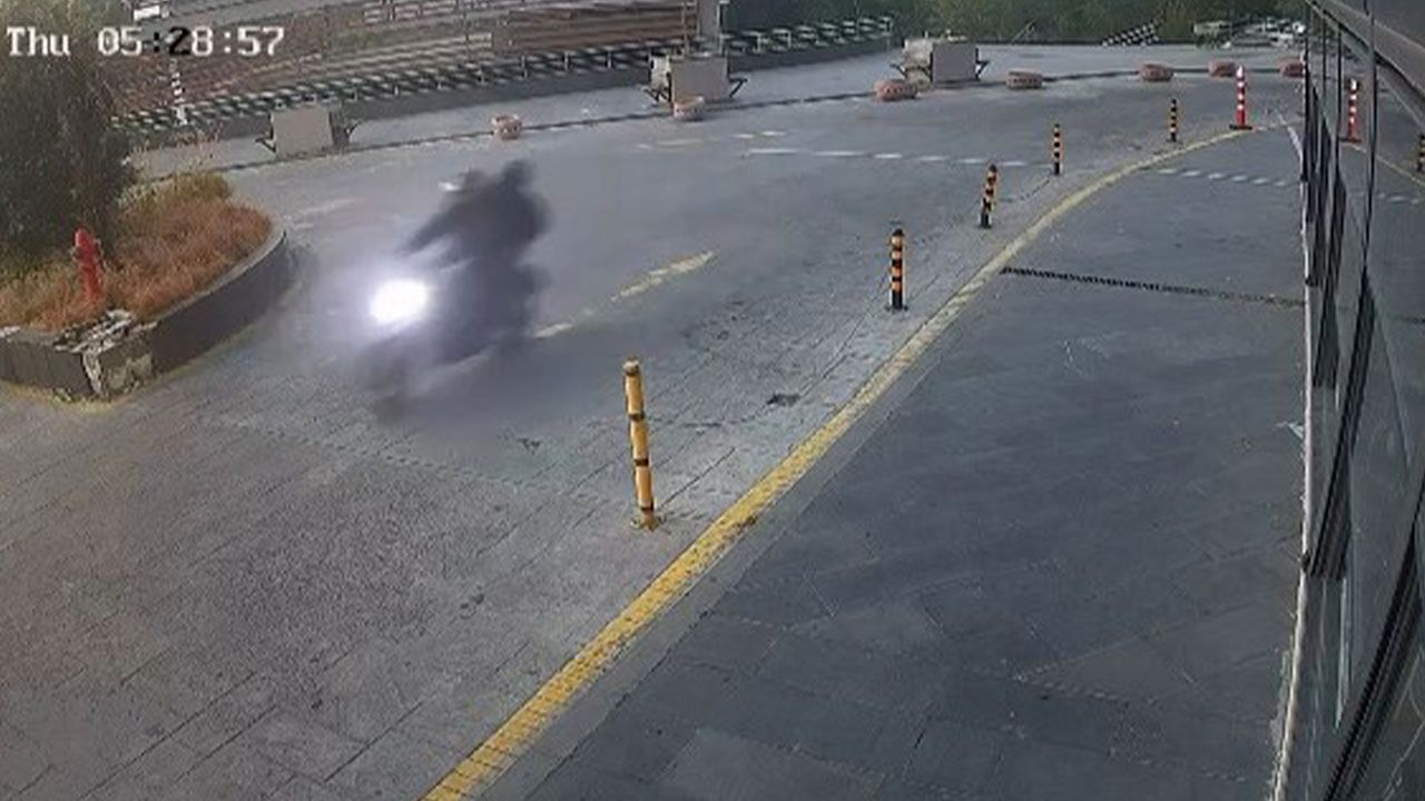 İstanbul'da AVM'ye silahlı saldırı: Kurşunlar camlara isabet etti