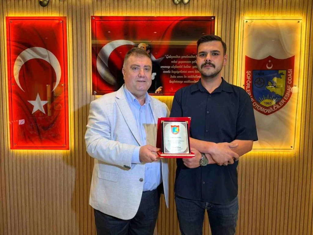 Yardımsever taksiciye plaket