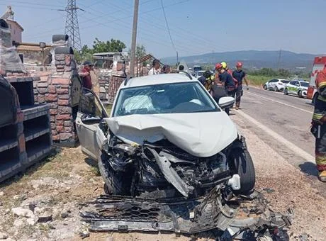 Balıkesir Erdek’te zincirleme kaza! Hastane çalışanı yaşamını yitirdi: 2 yaralı