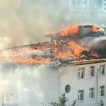 Beylikdüzü’nde Ortaokul Çatısında Yangın: Alevler Tüm Çatıyı Sardı