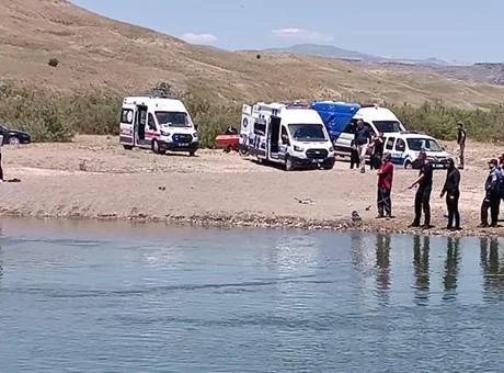 Kızılırmak’ta akıntıya kapılan 2 çocuktan 1’i boğuldu, 1’i kayboldu