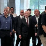 Kılıçdaroğlu, gözaltına alınan komedyen Deniz Göktaş’a destek için adliyeye gitti