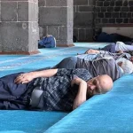 Vatandaş serinlemenin yolunu böyle buldu: Hem masrafsız hem serin