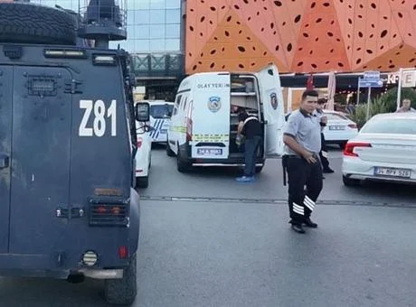 Ümraniye’de alışveriş merkezinde silahlı saldırı! Yaralılar var