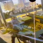 Adana’da ilginç hırsızlık! Yürümekte zorlandı ama vazgeçmedi: Camı kırıp imitasyon takıları çaldı