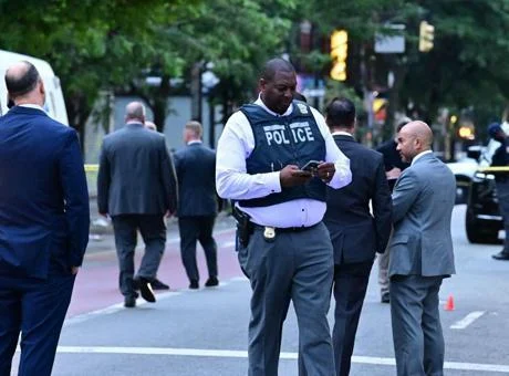 New York’ta polise silahlı saldırı! Kurşun geçirmez yelek hayatını kurtardı