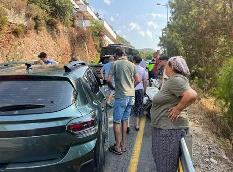 Fethiye’de zincirleme kazada acı son! Ağabeyinin kullandığı otomobilden savrulan genç yaşamını yitirdi