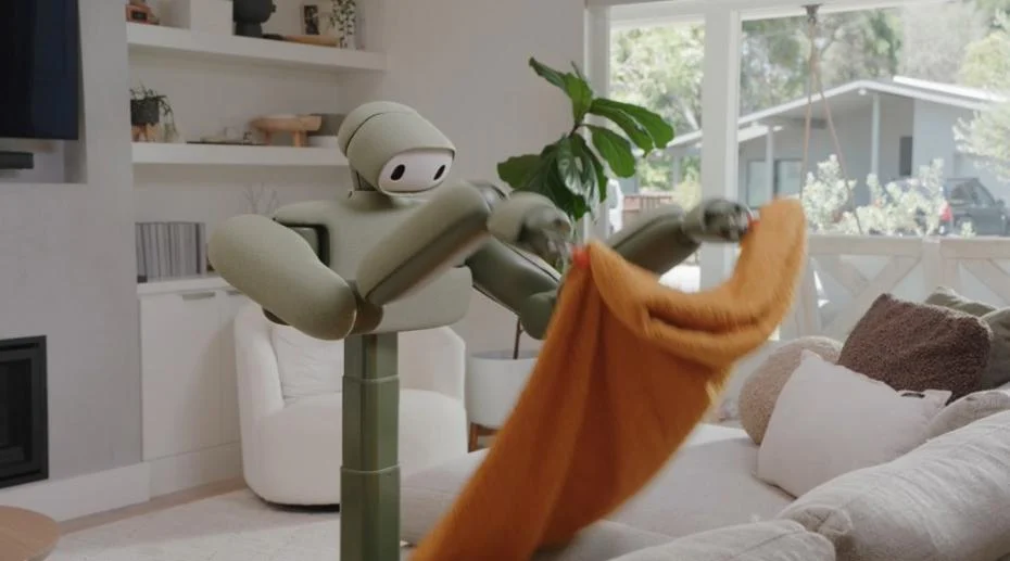 ABD’de yeni ev robotu tanıtıldı: Çamaşır katlıyor, yatak topluyor